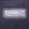 Borsa da spalla o a mano Chanel Petit Shopping in pelle trapuntata blu con decoro di borchie - Detail D3 thumbnail