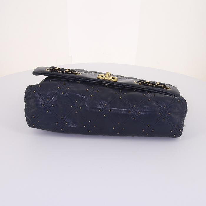Sac porté épaule ou main Chanel Petit Shopping en cuir matelassé bleu - Detail D4