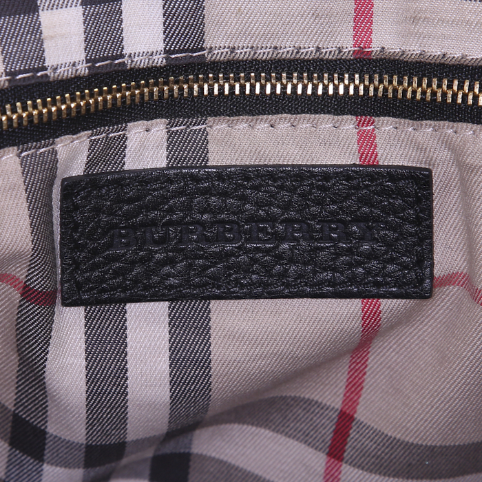 Burberry Greenwood handbag in black grained leather - Detail D4