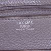 Bolso bandolera Hermès Steve en cuero gris - Detail D3 thumbnail