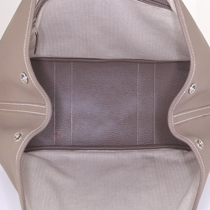 Shopping bag Hermes Garden in pelle etoupe - Detail D2