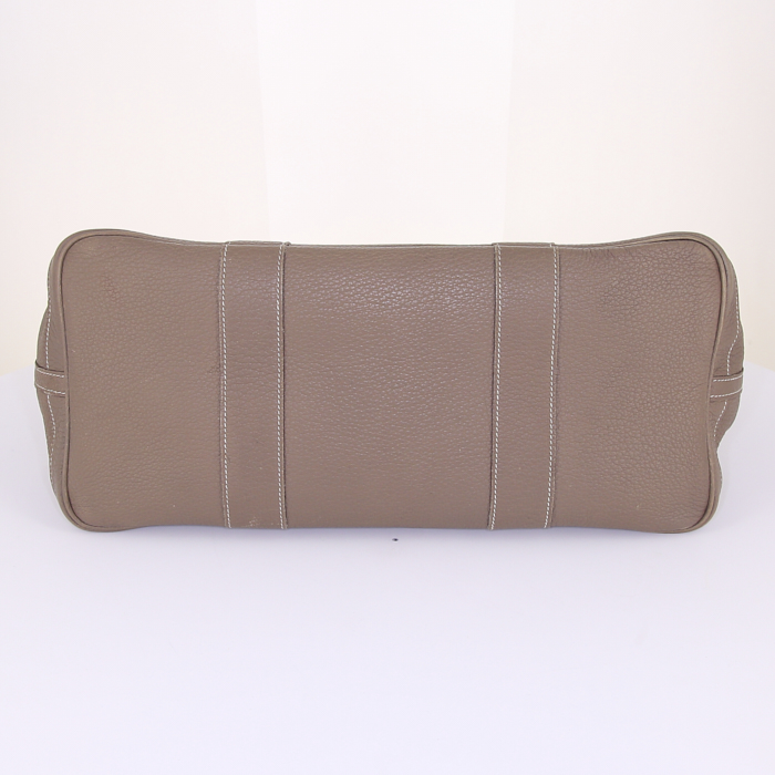 Shopping bag Hermes Garden in pelle etoupe - Detail D4