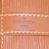 Louis Vuitton petit Noé small model handbag in brown epi leather - Detail D3 thumbnail