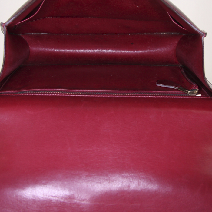 Bolso para llevar al hombro o en la mano Hermes Constance en cuero box color burdeos - Detail D3