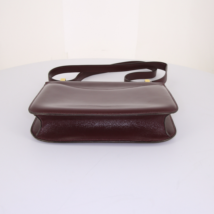 Borsa da spalla o a mano Hermes Constance in pelle box bordeaux - Detail D5
