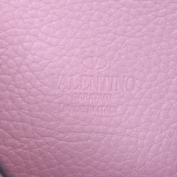 Valentino Garavani Rockstud shoulder bag in pink grained leather - Detail D3