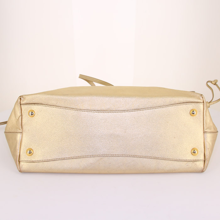 Shopping bag Prada in pelle saffiano dorata - Detail D4
