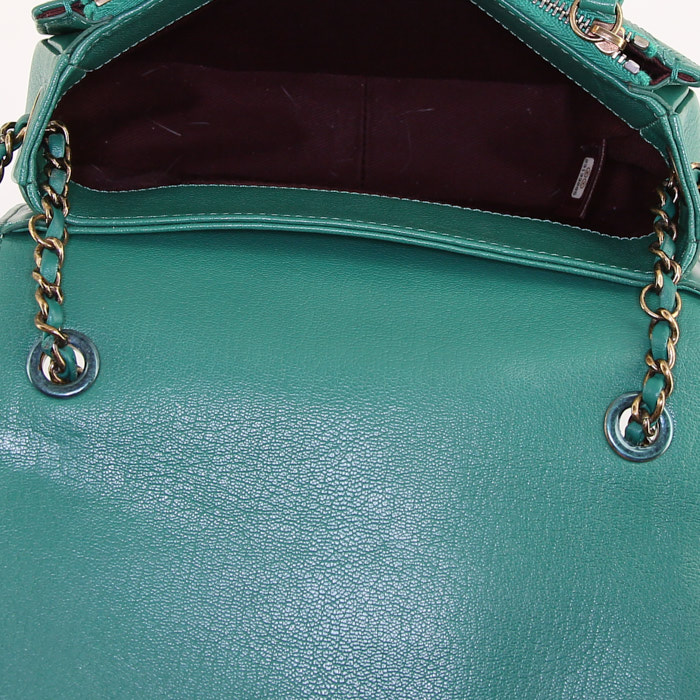 Bolso bandolera Chanel Curve en cuero verde - Detail D3