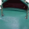 Bolso bandolera Chanel Curve en cuero verde - Detail D3 thumbnail