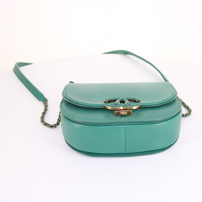 Bolso bandolera Chanel Curve en cuero verde - Detail D5