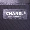 Borsa a tracolla Chanel Boy in pelle nera - Detail D4 thumbnail