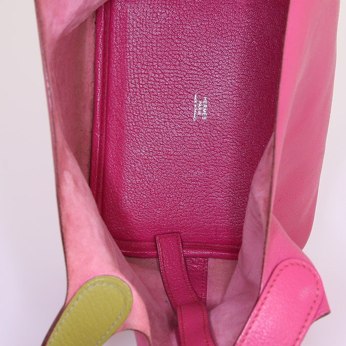 Bolso de mano Hermes Picotin modelo pequeño en cuero togo bicolor rosa y verde y junco verde - Detail D2