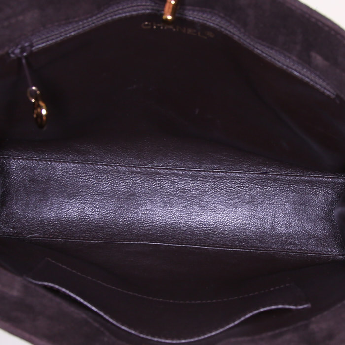Bolso de mano Chanel Vintage en ante acolchado marrón - Detail D2