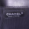 Sac bandoulière Chanel Boy en cuir noir et cuir matelassé noir - Detail D4 thumbnail