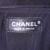 Borsa a tracolla Chanel Boy in pelle nera con motivo a spina di pesce - Detail D4 thumbnail