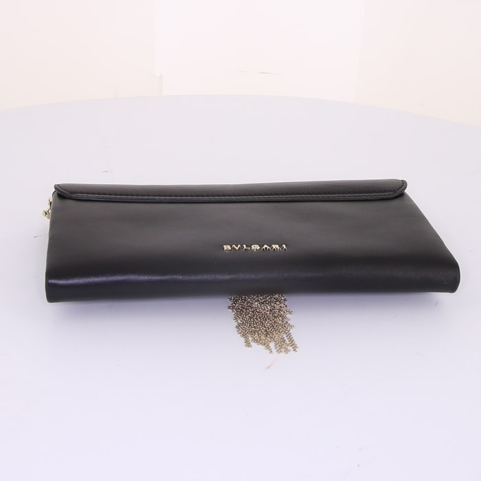 Bulgari Serpenti pouch in black smooth leather - Detail D4