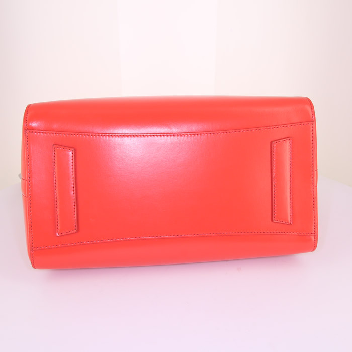 Borsa Givenchy Antigona modello medio in pelle liscia rossa - Detail D5