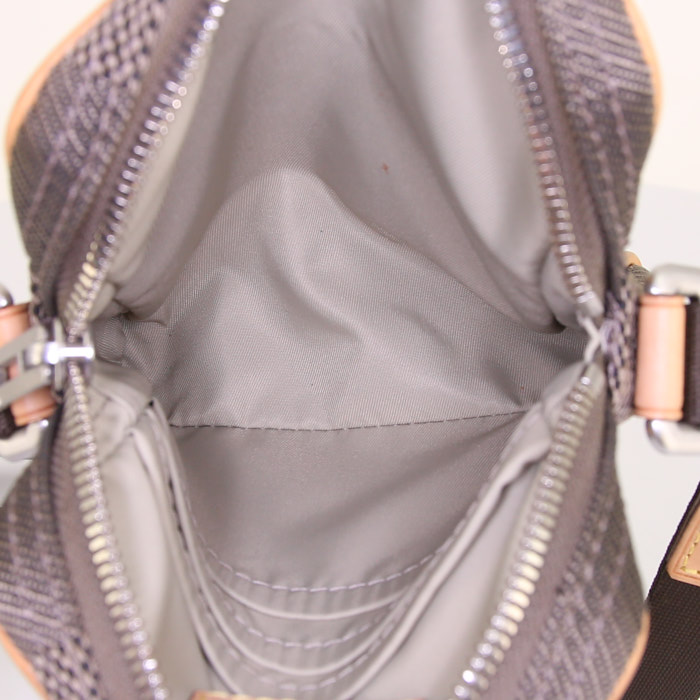 Louis Vuitton Geant Citadin shoulder bag in grey canvas and natural leather - Detail D2