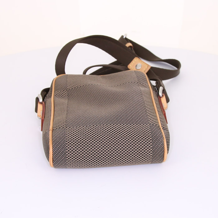 Louis Vuitton Geant Citadin shoulder bag in grey canvas and natural leather - Detail D4