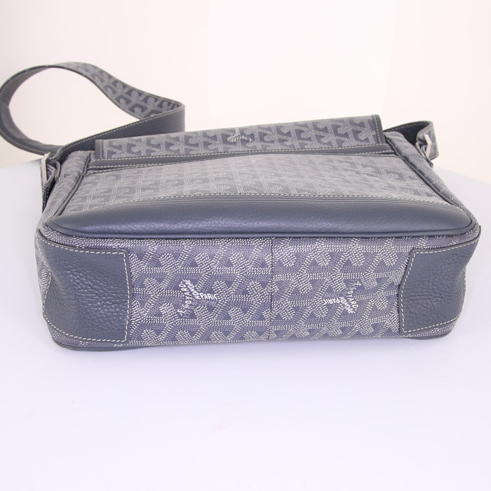 Bolso bandolera Goyard en lona Monogram revestida gris y cuero gris - Detail D4