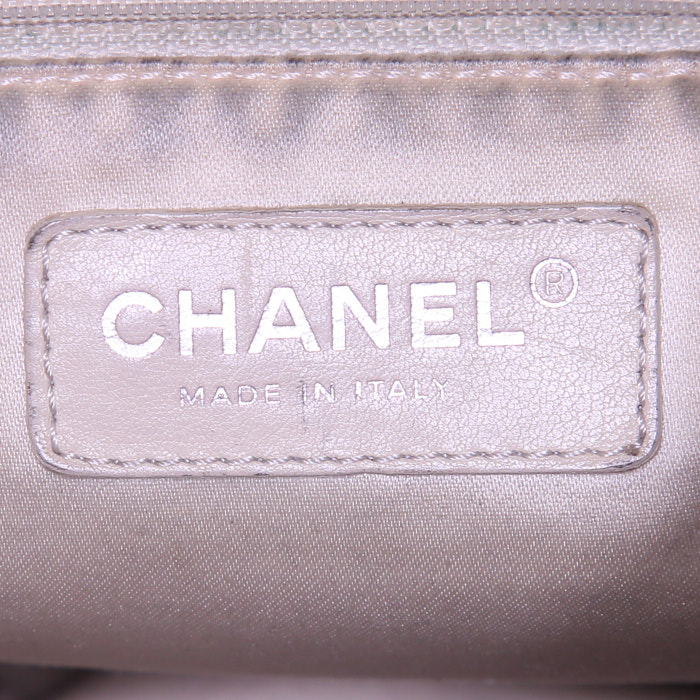 Chanel handbag in black quilted leather - Detail D3
