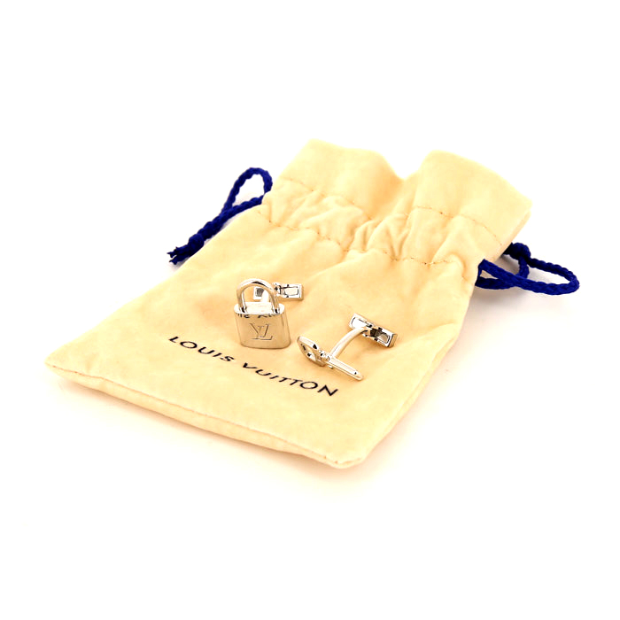 Louis Vuitton pair of cufflinks in silver - Detail D2