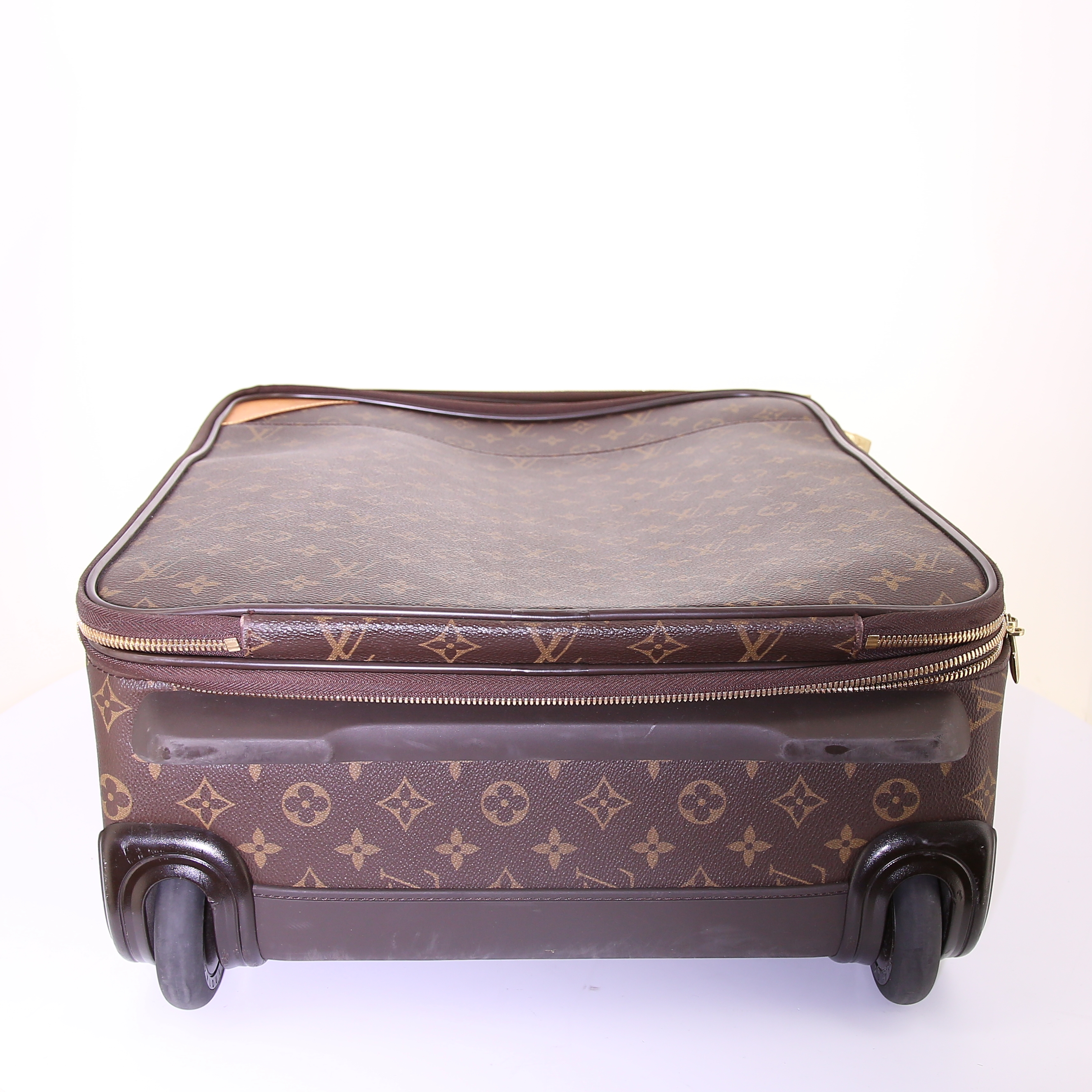 Valise souple Louis Vuitton Pegase en toile monogram marron et cuir naturel - Detail D4