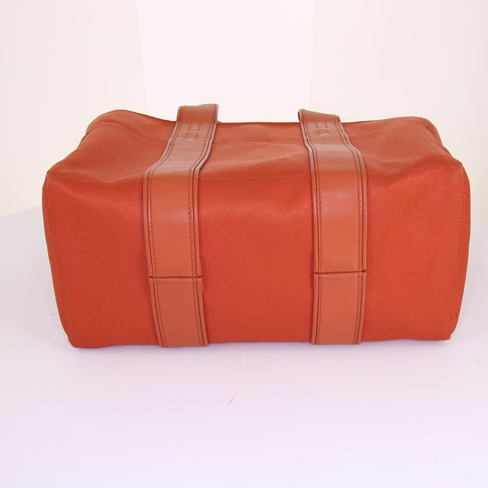Hermes Acapulco handbag in orange canvas and orange leather - Detail D4