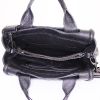 Bolso de mano Alexander McQueen en cuero granulado negro - Detail D3 thumbnail