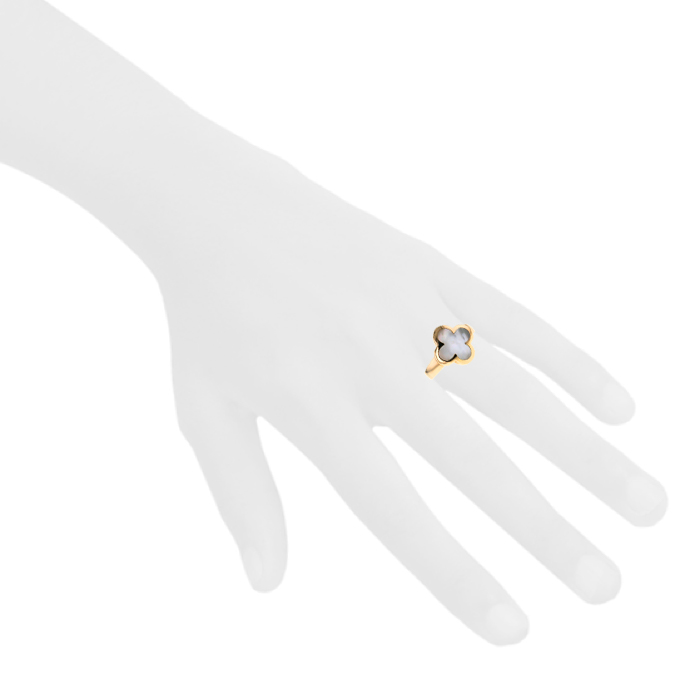 Sortija Van Cleef
Arpels Pure Alhambra en oro amarillo y nácar blanco - Detail D1
