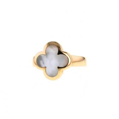 Anello Van Cleef 
Arpels Pure Alhambra in oro giallo e madreperla bianca