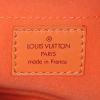 Louis Vuitton Salabha shoulder bag in orange epi leather - Detail D3 thumbnail