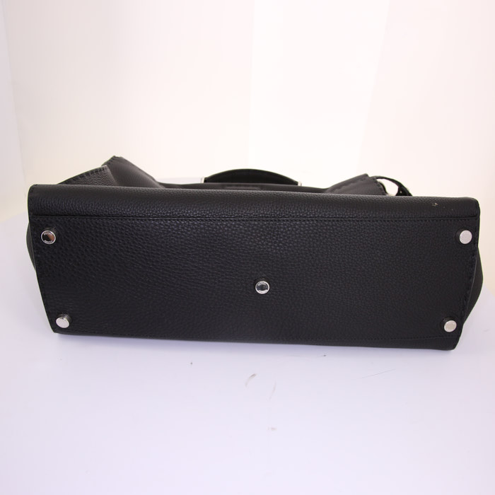 Fendi Peekaboo Selleria shoulder bag in black grained leather - Detail D5