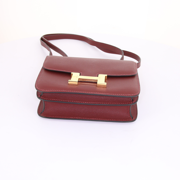 Sac bandoulière Hermes Constance mini en cuir epsom bordeaux - Detail D5