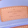 Sac à main Louis Vuitton Reade petit modèle en cuir vernis monogram bleu et cuir naturel - Detail D3 thumbnail