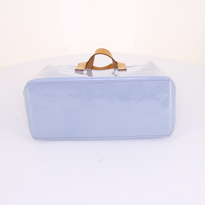 Bolso de mano Louis Vuitton Reade modelo pequeño en charol Monogram azul y cuero natural - Detail D4