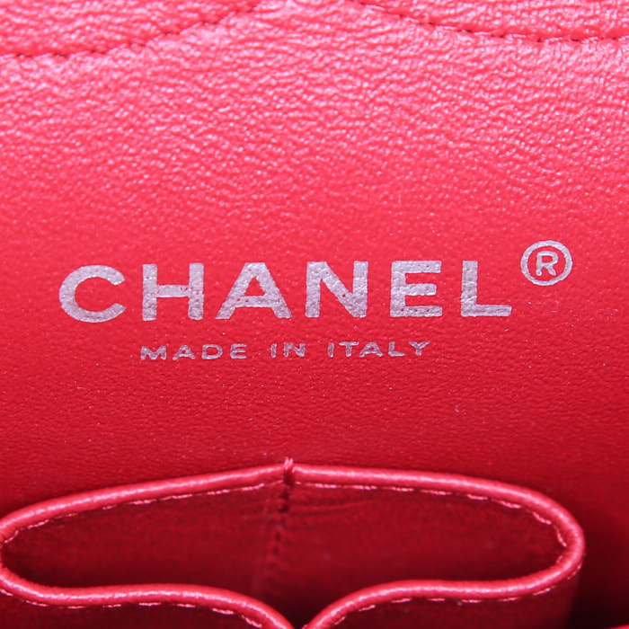 Bolso de mano Chanel Timeless Jumbo en charol acolchado rojo - Detail D4