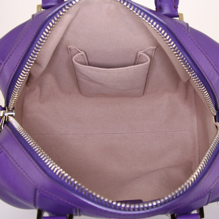 Bolso de mano Givenchy modelo pequeño en cuero violeta - Detail D3