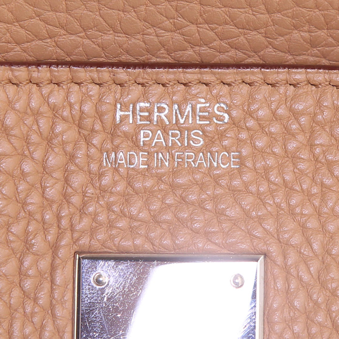 Bolso de mano Hermes Birkin 40 cm en cuero togo color arena - Detail D3