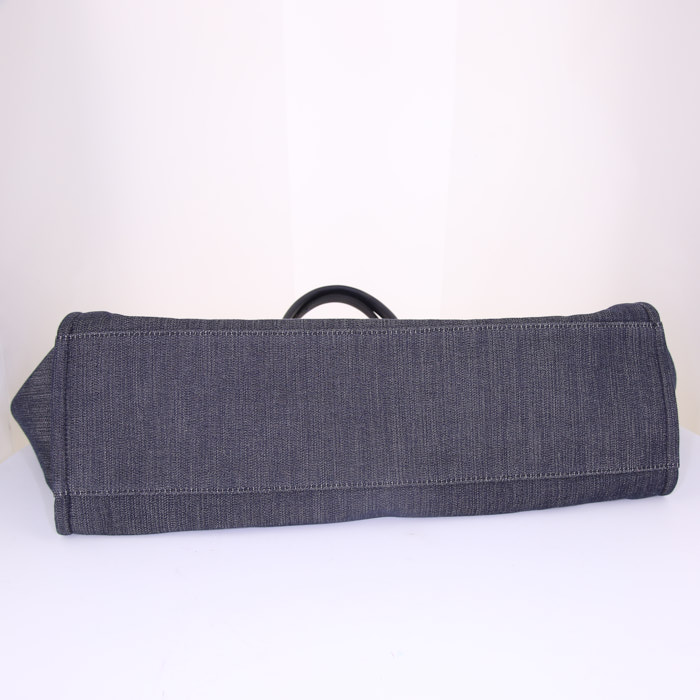 Sac cabas Chanel Deauville en toile denim bleue et cuir bleu - Detail D5