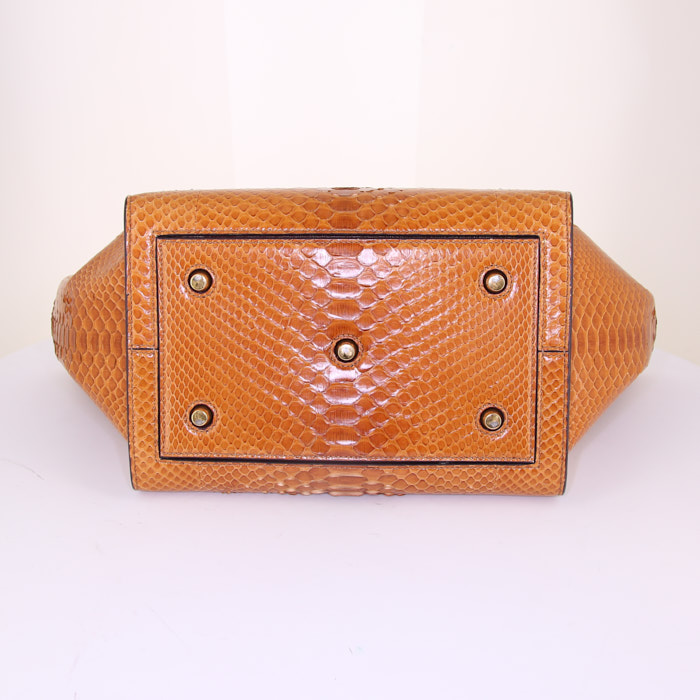 Sac à main Celine Tie Bag en python marron - Detail D4