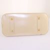 Louis Vuitton Alma medium model handbag in beige monogram patent leather - Detail D4 thumbnail