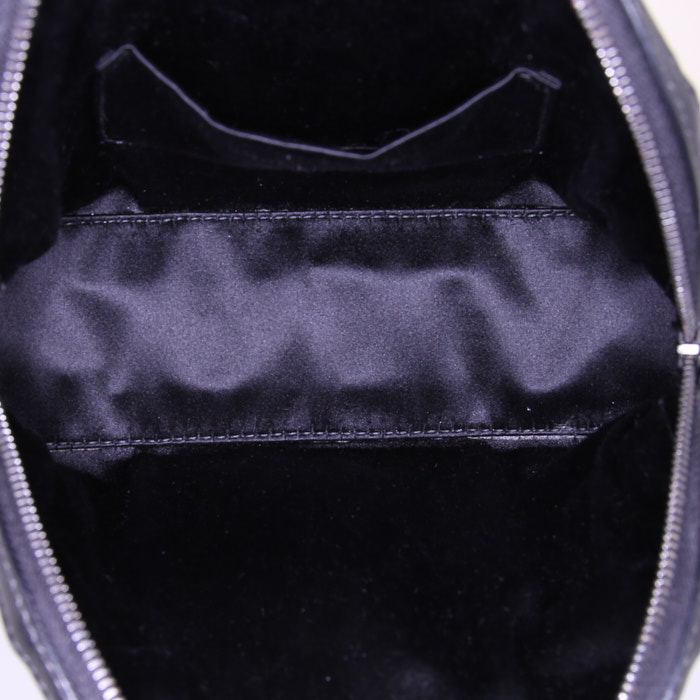 Bolso de mano Yves Saint Laurent Muse modelo pequeño en cuero irisado gris y cuero negro - Detail D2