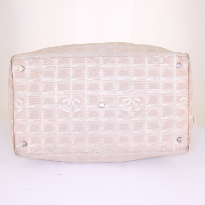 Bolso 24 horas Chanel en lona monogram beige y blanca - Detail D6