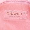 Bolso de mano Chanel Timeless en cuero acolchado rosa pálido - Detail D3 thumbnail