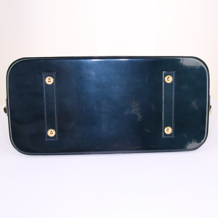 Louis Vuitton Alma large model handbag in blue monogram patent leather - Detail D4