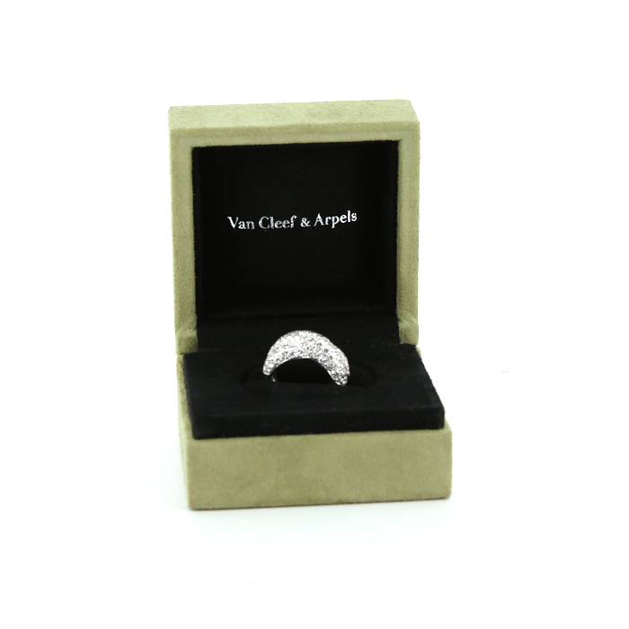 Van Cleef & Arpels ring in white gold and diamonds - Detail D2