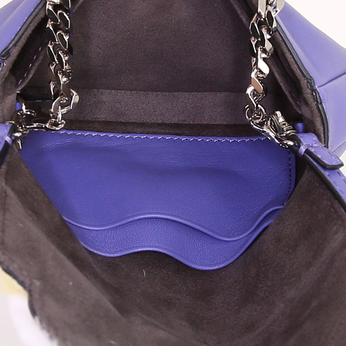 Bolso bandolera Fendi Mini Baguette mini en cuero violeta y piel amarilla - Detail D2