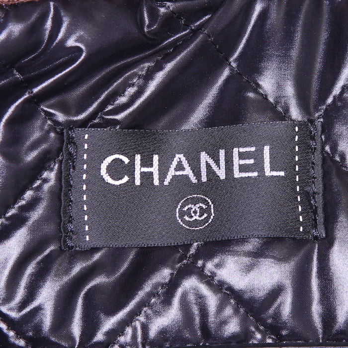 Chanel Editions Limitées shopping bag in brown canvas and black leather - Detail D3