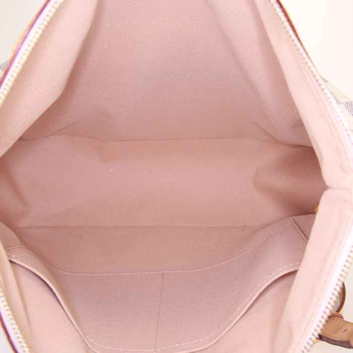 Bolso bandolera Louis Vuitton Siracusa en lona a cuadros azul celeste y cuero natural - Detail D2